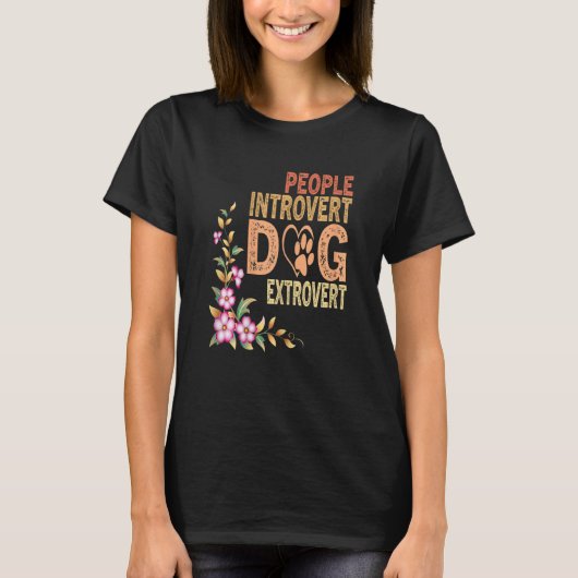 女性の人々は犬の外向犬、子犬おもしろいを内向け Tシャツ (正面)