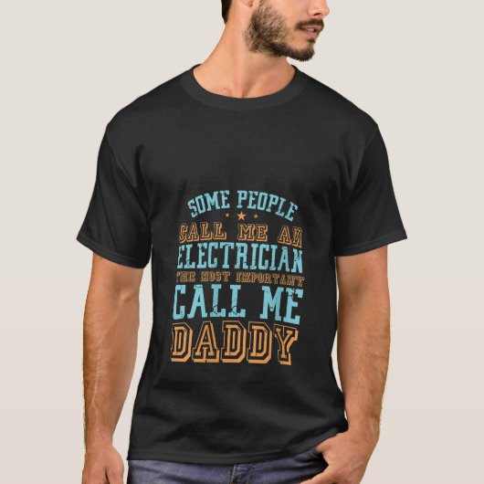 女性の人々は私を電気技師と呼ぶ Tシャツ (正面)