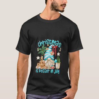 女性の人生はビーチのノームでより楽しい 面白いクリスマス Tシャツ