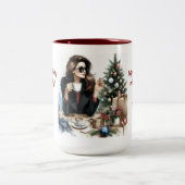 女性の休暇に取る準備ができて、水色 ツートーンマグカップ (中央)