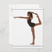 女性の体操選手(12-13)は片脚でバランスを取る ポストカード (正面/裏面)
