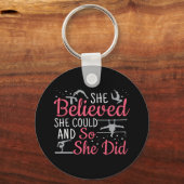女性の体操 – 彼女は信じできる キーホルダー (正面)
