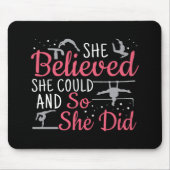 女性の体操 – 彼女は信じできる マウスパッド (正面)