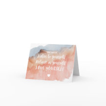 女性の励まし前向きとメモのカード