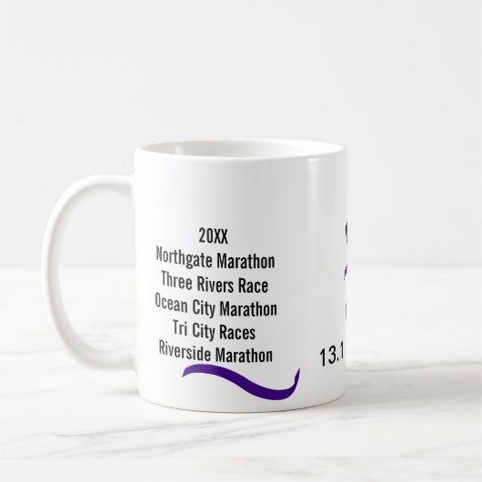 女性の半分のマラソンの紫色のリボン コーヒーマグカップ (左)