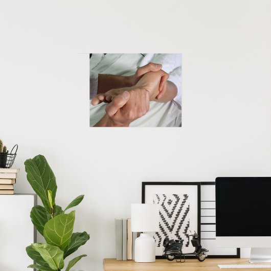 女性の受け取り足マッサージ2 ポスター (ホームオフィス)