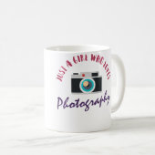 女性の可愛い写真愛好家 コーヒーマグカップ (正面右)