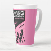 女性の国際的ボート カフェラテマグ (右アングル)