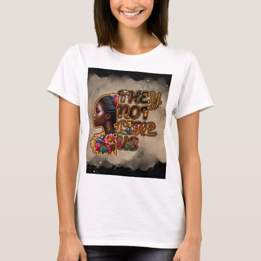 女性の基本Tシャツ – 彼らは私たちを好きではない Tシャツ (正面)