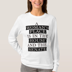女性の場所は家と上院にある Tシャツ