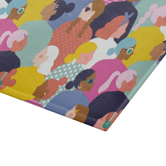 女性の多様性 – さまざまな人種の女性 カッティングボード (角)