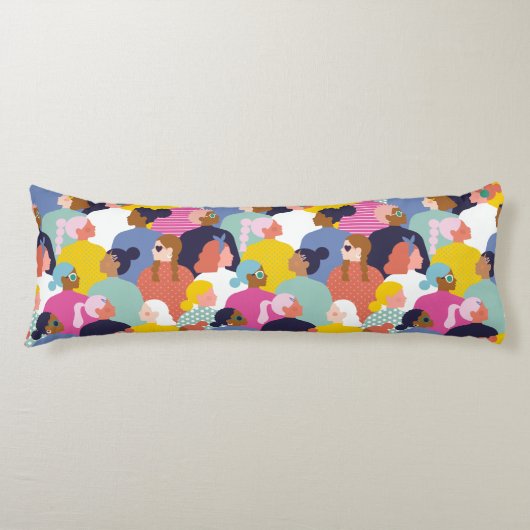 女性の多様性 – さまざまな人種の女性 ボディピロー (正面)