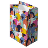 女性の多様性 – 民族の違う女性 ミディアムペーパーバッグ (正面アングル)