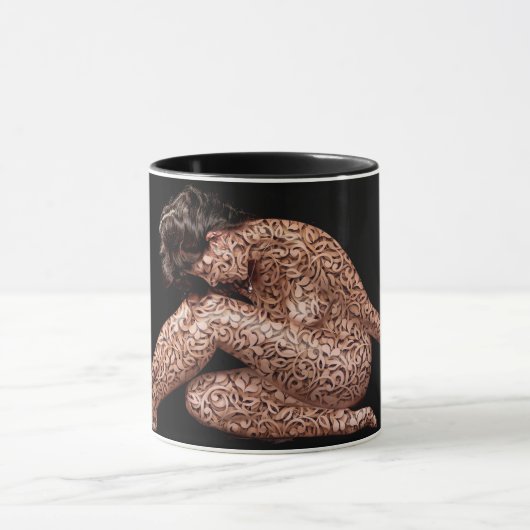 女性の女の子体モデル抽象芸術アート座っている女の子 マグカップ (中央)