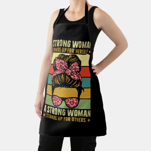 女性の強い女性は自分のフェミニストのために立つ エプロン (インサイチュ)