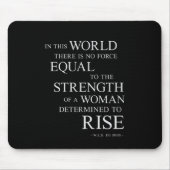 女性の感動的でやる気を起こさせるな引用文の強さ マウスパッド (正面)