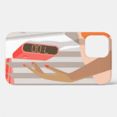 女性の手が目覚まし時計のスヌーズボタンを押す Case-Mate iPhoneケース (裏面 (横))