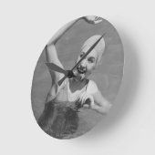 女性の振ること ラウンド壁時計 (傾斜)