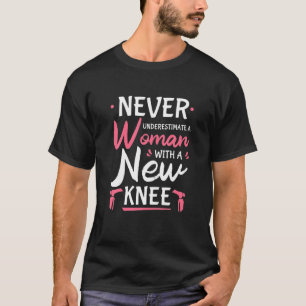 女性の新しい膝代わりのSを決して過小評価しない Tシャツ