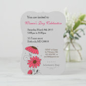 女性の日および円が付いているピンクのflowesの描かれて 招待状 (スタンド正面)