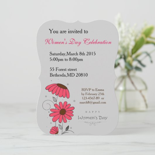 女性の日および円が付いているピンクのflowesの描かれて 招待状 (スタンド正面)