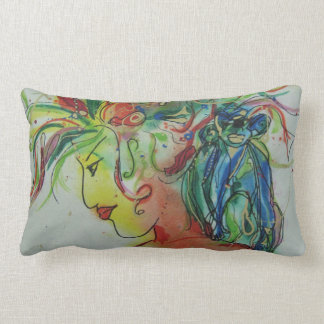 女性の枕を持つ猿 ランバークッション