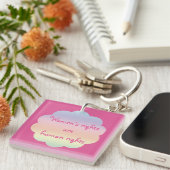 女性の権利は人権レインボーキーチェーン キーホルダー (正面右)