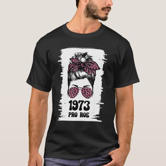 女性の権利フェミニズム保護A Messy Bun Tシャツ (正面)