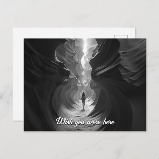 女性の歩くを峡谷の峡谷B&W写真を介して ポストカード (正面/裏面)