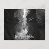 女性の歩くを峡谷の峡谷B&W写真を介して ポストカード (正面)