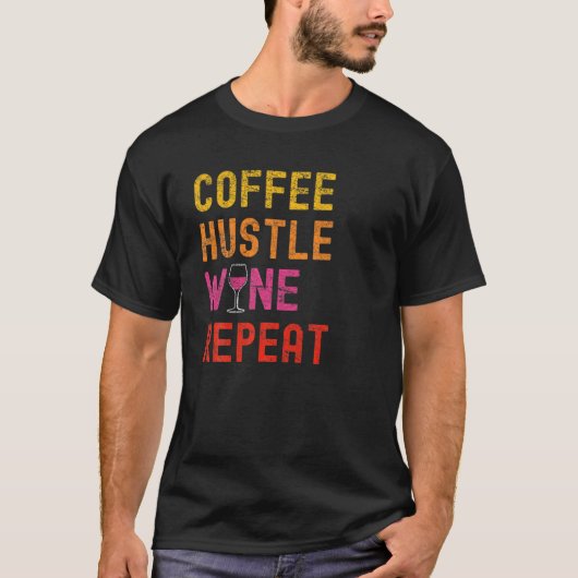 女性の母親に対してコーヒーの強いワインが繰り返しおもしろい勝つ Tシャツ (正面)