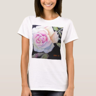 女性の水彩画のばら色のcami tシャツ