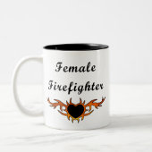 女性の消防士の入れ墨 ツートーンマグカップ (左)
