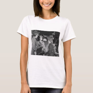 女性の溶接工 Tシャツ