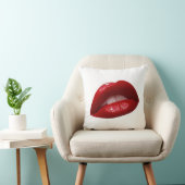 女性の甘美で赤い口紅の唇 クッション (椅子)