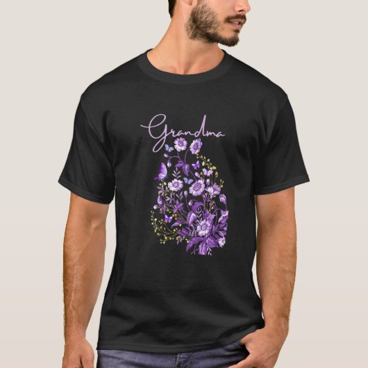 女性の祖母の紫の花束と蝶々 Tシャツ (正面)