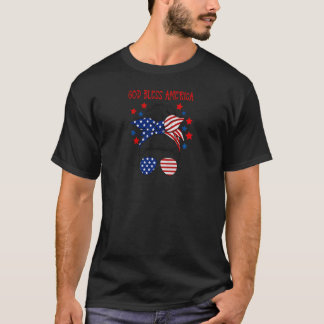 女性の神はアメリカ愛国的なメッセージBun 4th Oを祝福 Tシャツ