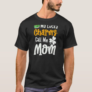 女性の私の幸運なチャームは私をママSt patricksダと呼ぶ Tシャツ