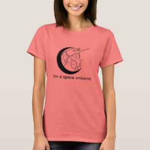 女性の私は宇宙のユニコーンのTシャツです Tシャツ