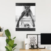 女性の脚，ガラスとバラ鉛筆スケッチアート ポスター (ホームオフィス)