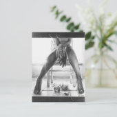 女性の脚，ガラスとバラ鉛筆スケッチアート ポストカード (スタンド正面)