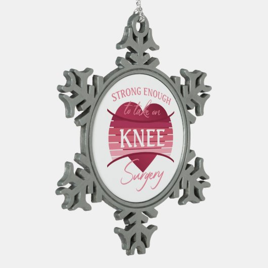 女性の膝外科の回復 スノーフレークピューターオーナメント (左)