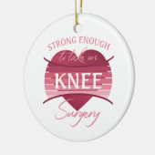 女性の膝外科の回復 セラミックオーナメント (左)