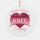 女性の膝外科の回復 セラミックオーナメント (裏面)