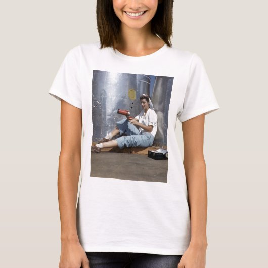 女性の航空機の工場労働者1942年 Tシャツ (正面)