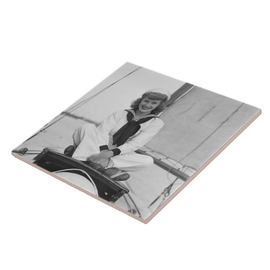 女性の船員 タイル (側面)