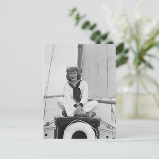 女性の船員 ポストカード (スタンド正面)