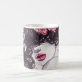 女性の花、ファッション水色背景。 コーヒーマグカップ (中央)
