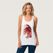 女性の赤いBetta Flowy Racerbackのタンクトップ タンクトップ (正面フル)
