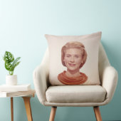 女性の身に着けているスカーフ クッション (椅子)